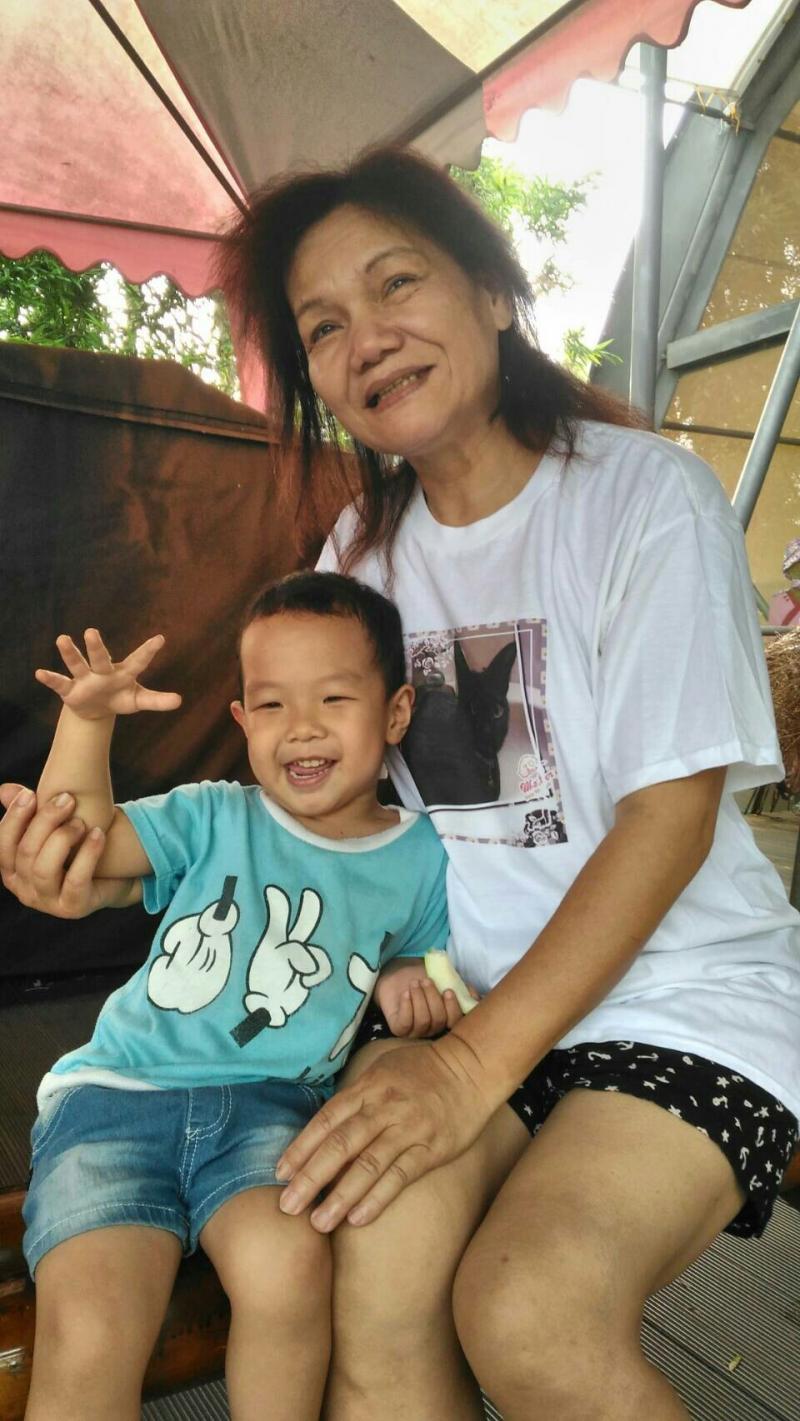 學員穿上客製化衣服