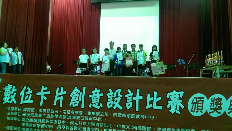 各組特別增加一位新住民特色獎，由於競爭激烈，參賽學生充分發揮創意，作品都非常精彩，也充分表達對母親的感恩之意。