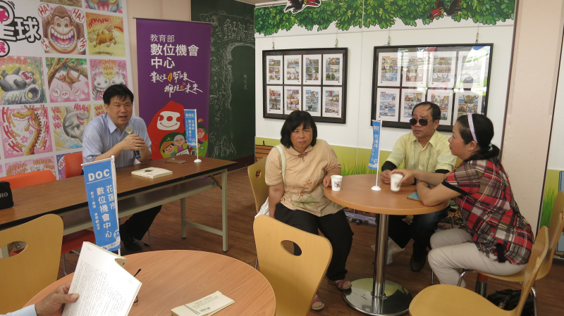 「烹調記憶」作者須文蔚親臨現場，替視障朋友朗讀書本內容