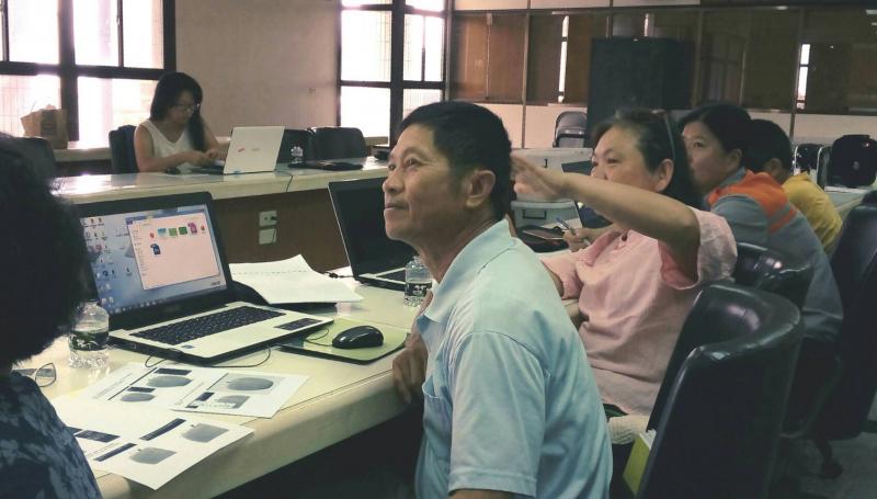 我們都努力地聽著老師的話語，往未來的方向前進。-封面照