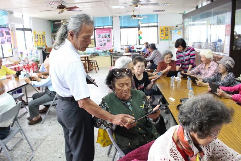 持續推動 數位學習-封面照