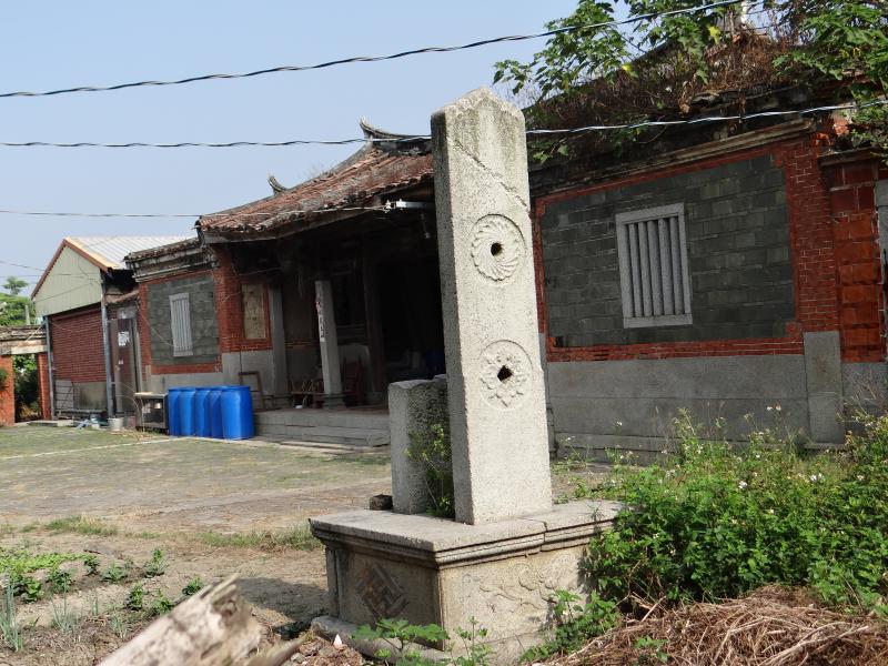 楊家古厝號稱「三落百二門」，三落即三進，也就是前後共有三棟正身，不過目前僅存第一進