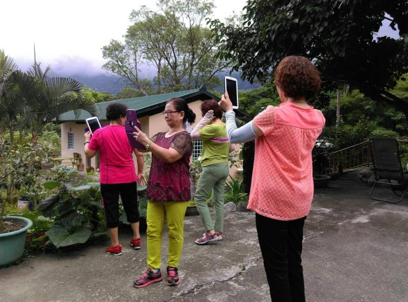 成功DOC_106/6/28《行動E平板（二）課程》上課照片成果-封面照