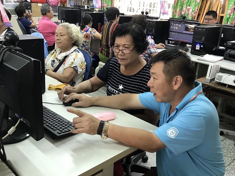 老師解決學員遇到操作瓶頸