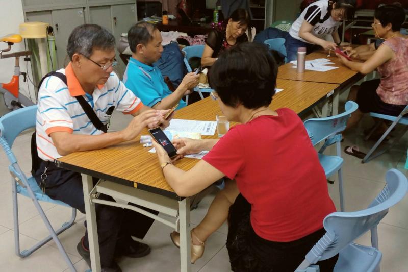 里長婆與里長伯-封面照