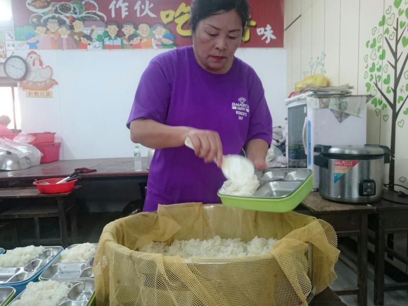 關懷據點備餐及送餐情況-封面照