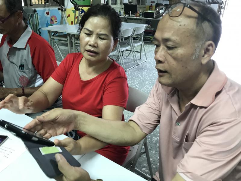 學員學習智慧型手機APP應用