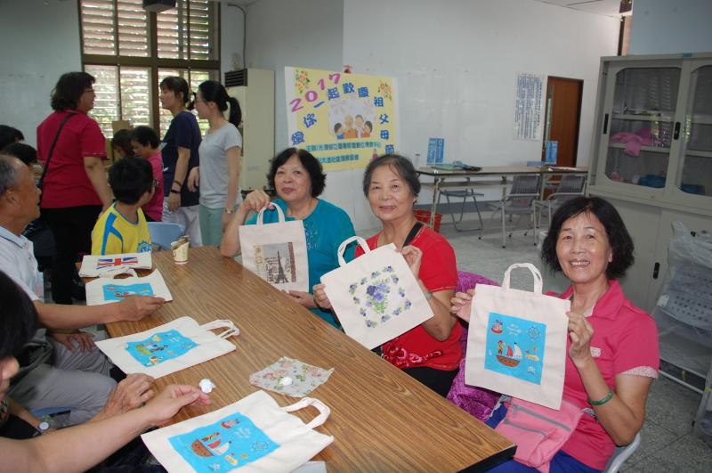 ２０１７愛你一起歡慶祖父母節-封面照