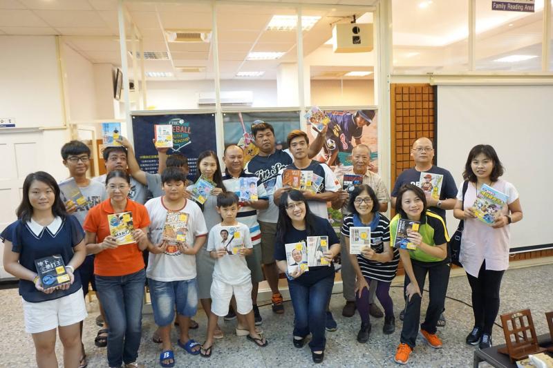 萬巒鄉立圖書館【106年幸福家庭樂書香系列2-閱讀全壘打.夢想象前行】-封面照
