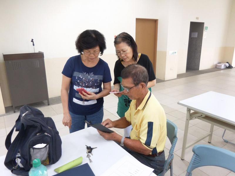 透過老師的講解，學員們也開始彼此交流，分享心得