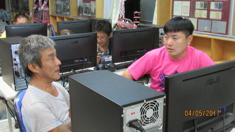 學員上課中一起討論