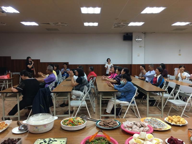 學員各準備一種食物一起分享