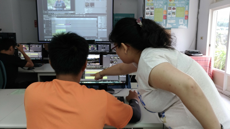 資訊體驗 看見不一樣的世界-封面照