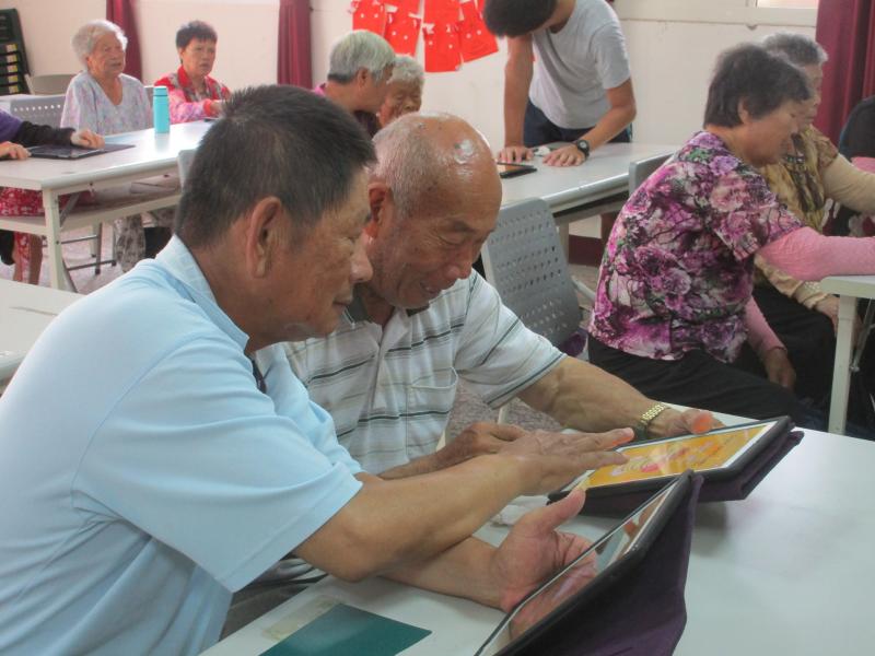 銀髮族平板體驗課程-封面照