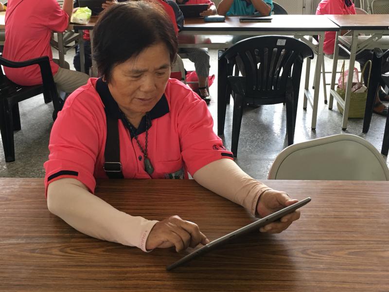 平板，爺奶玩樂趣-封面照