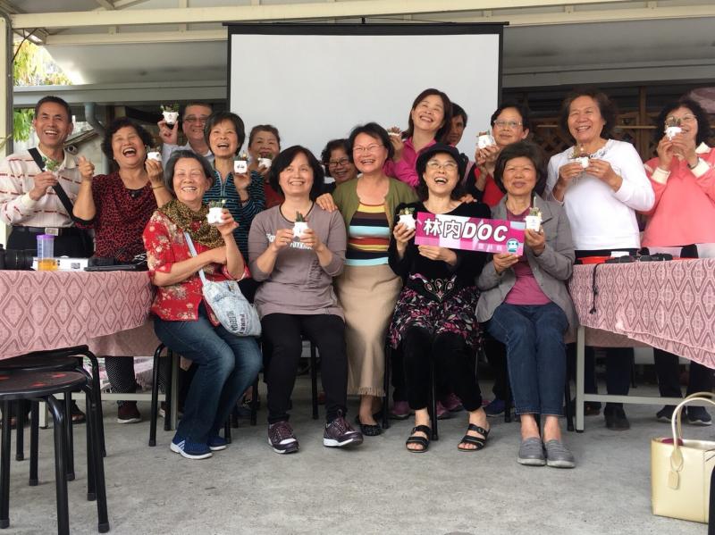 用愛照顧要持續， 采邑綠工坊玩樂趣， 林內DOC FUN學趣， 最後來個SAY CHEESE。