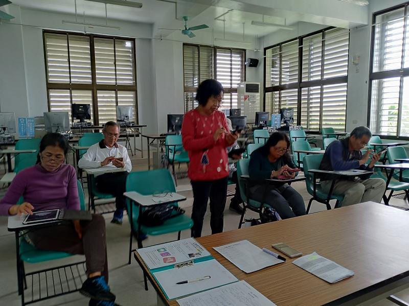 輕鬆玩健康-封面照