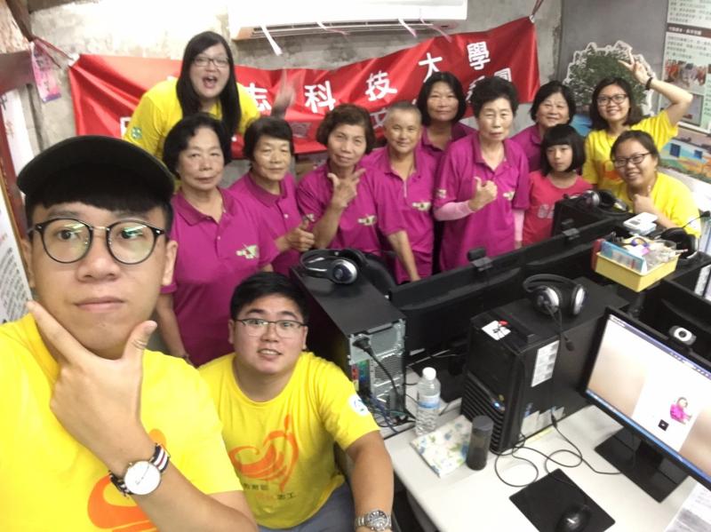 資訊志工們的合照
