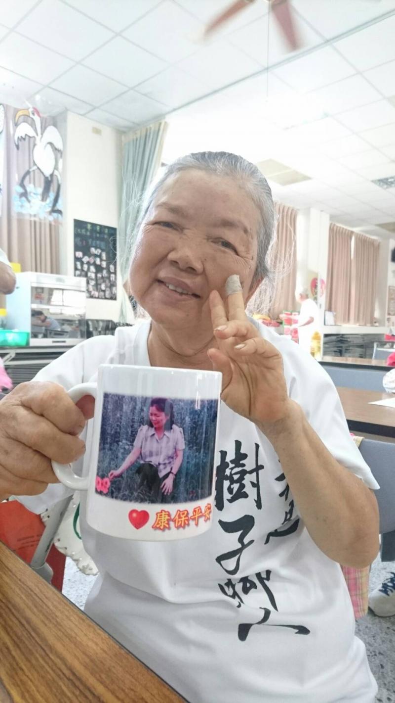 我年紀一大把了，還會自己製作個性化馬克杯哦