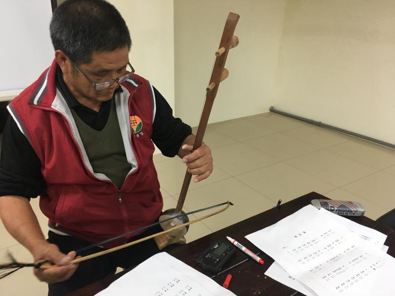 通霄傳統工藝師張火爐演奏椰胡琴-封面照