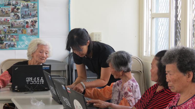 阿嬤學筆電-封面照