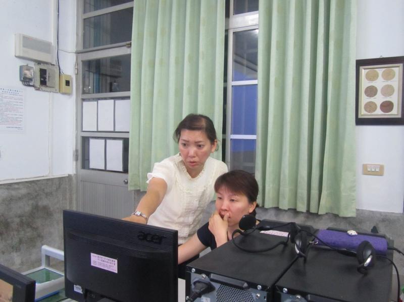 課程中，學員遇到問題可以立即發問，講師給予說明。