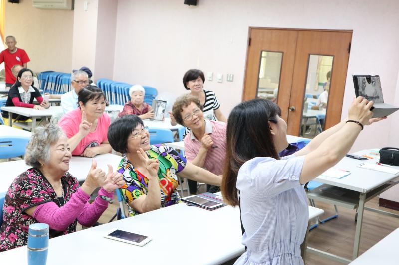 樂齡平板數位通-封面照