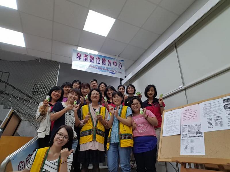 線上報稅好簡單-封面照