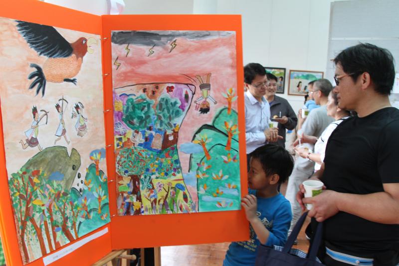 最後製作成電子書及定格動畫，希望讓月牙灣的神話故事能讓更多人知道。