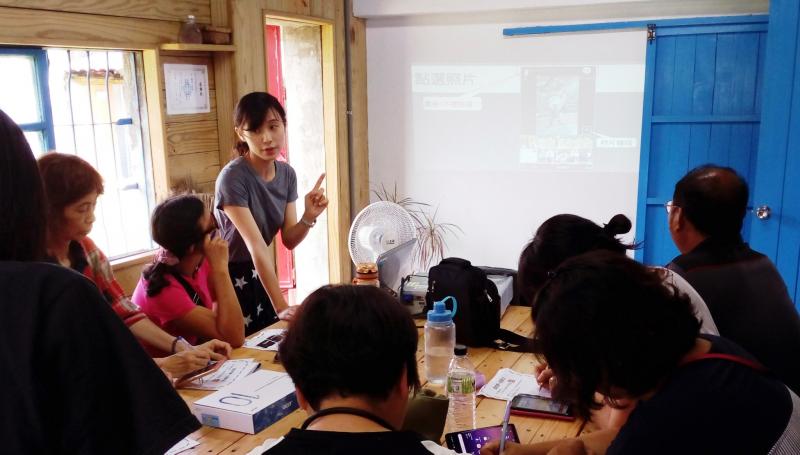 老師在藺草工坊上課