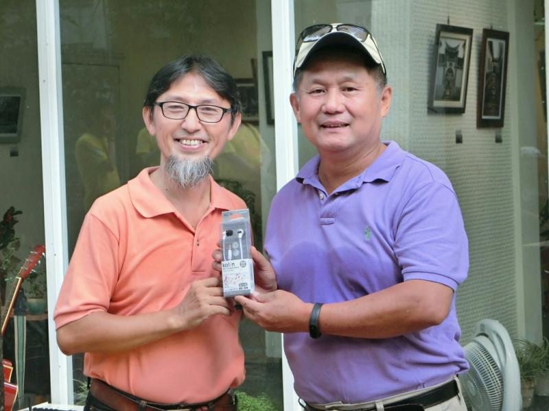 參加枋山DOC舉辦的攝影比賽榮獲優等，與指導老師李銘煌老師合影。