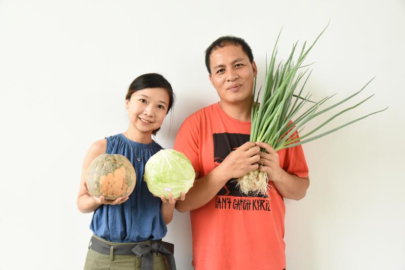 《DOC 小市集》綠色鮮蔬推廣小夫妻-封面照