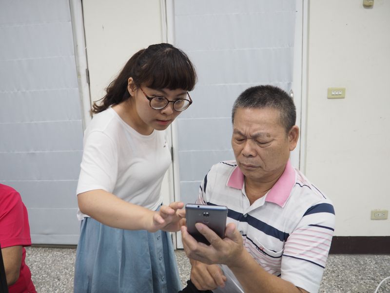 老師指導學員編修