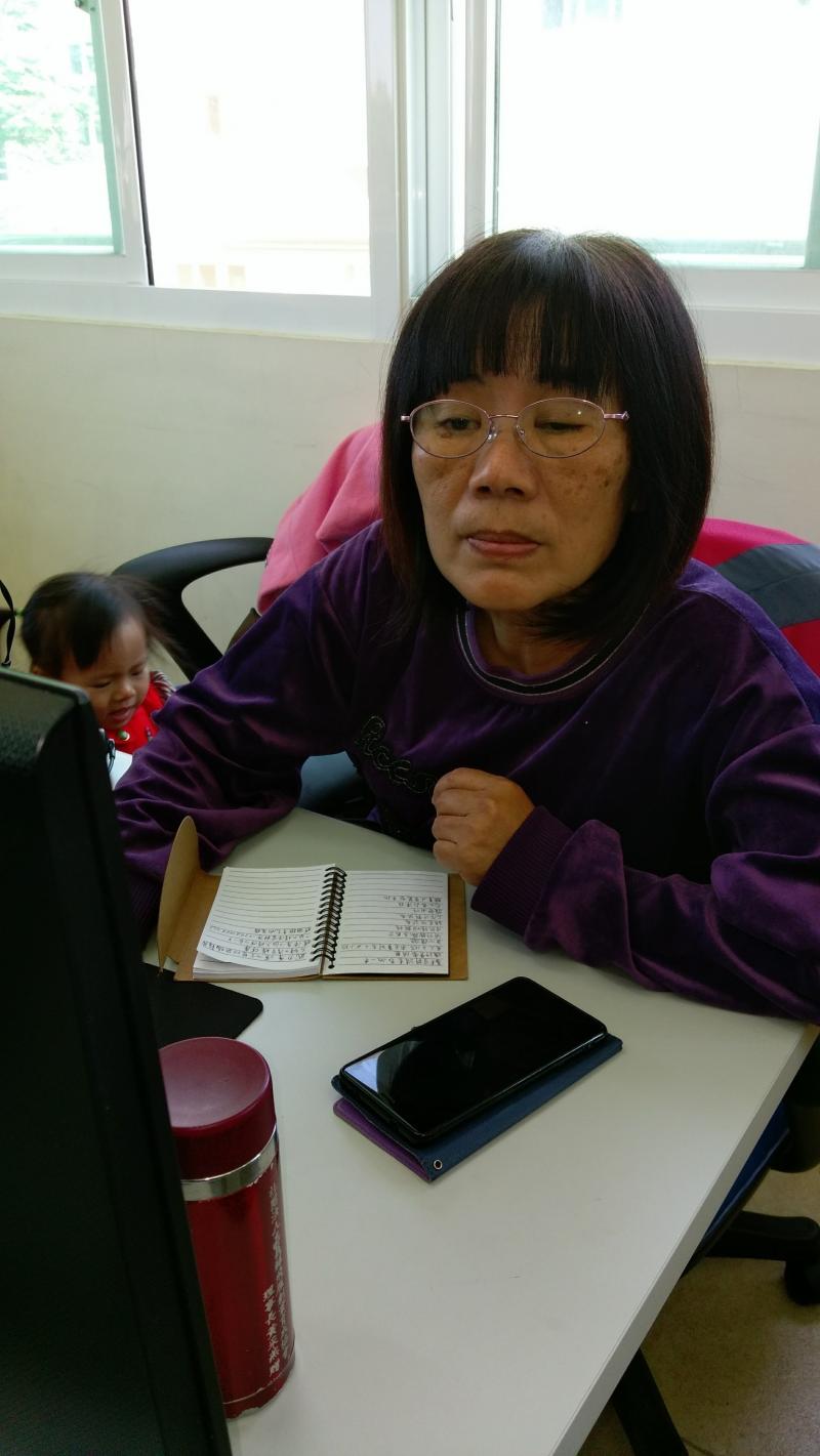 玉琴阿姨參與課程時的照片