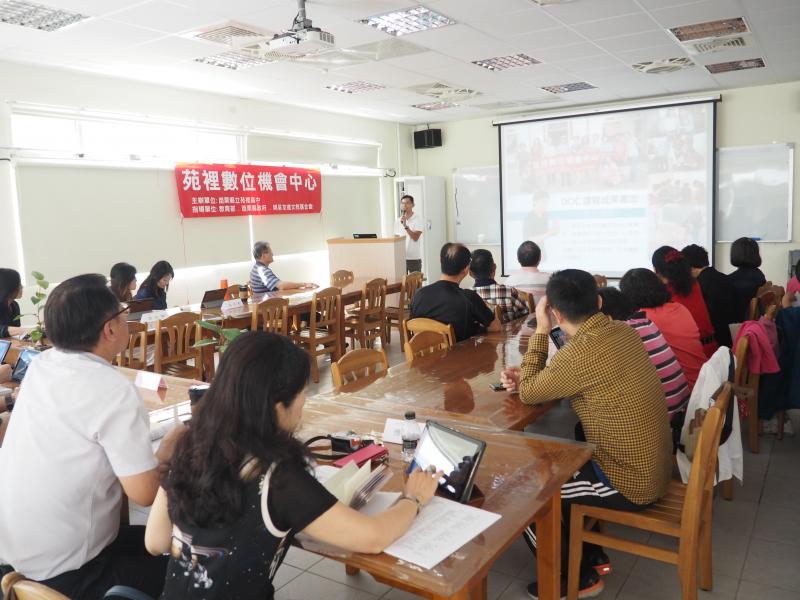 老師說明DOC的相關營運內容以及未來展望