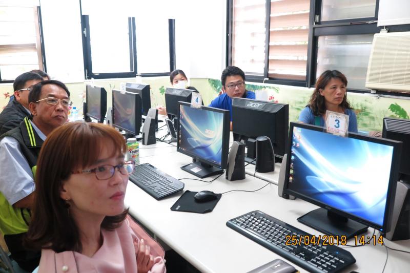 海報設計 E樣行-封面照