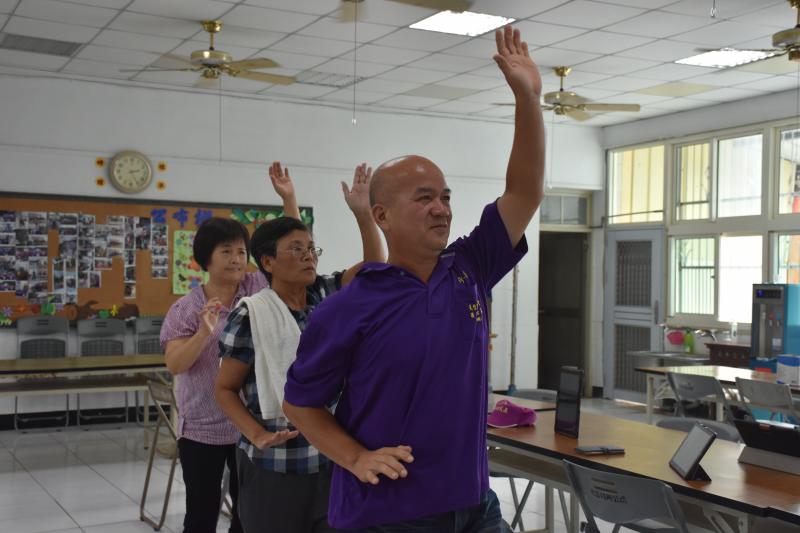 平板電腦用久了會累~~起來運動一下