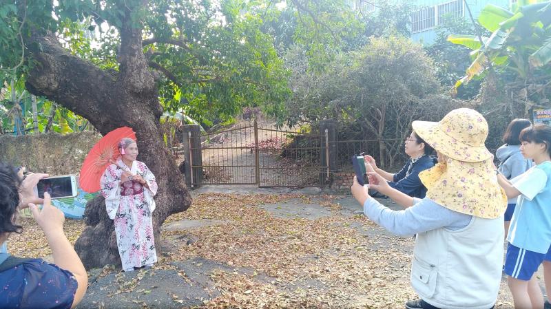 不管是手機或3C產品，它都不應該只被拿來當遊戲玩，它能攝影能拍片，更能為自己與他人做更多有意義的事。