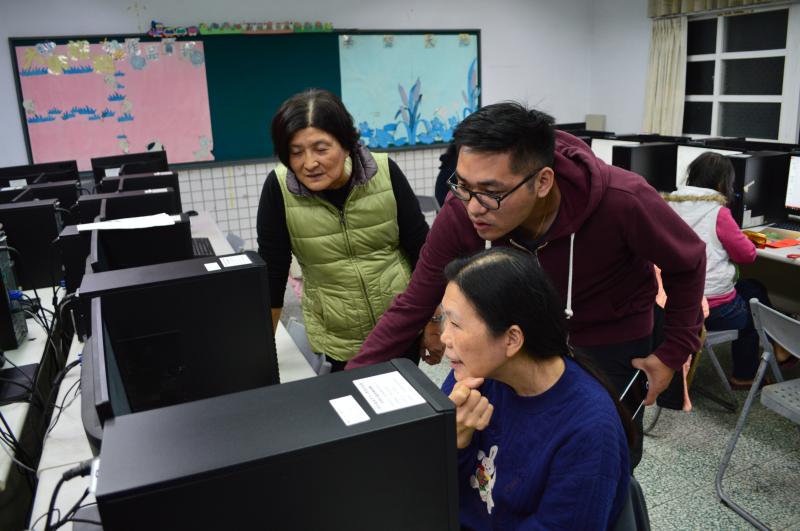 協助學員解決課程問題