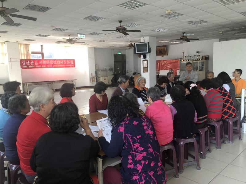 陳大哥說在數位機會中心上課，真的學到很多實用的內容，老師教學認真、細心又有耐心，只要有問題，一定都會講解說明到你明白為止，真的很感謝教育部的美意，也很感謝學校老師的付出，建議大家若有時間，有學習的意願，一定要來參加數位機會中心的課程。