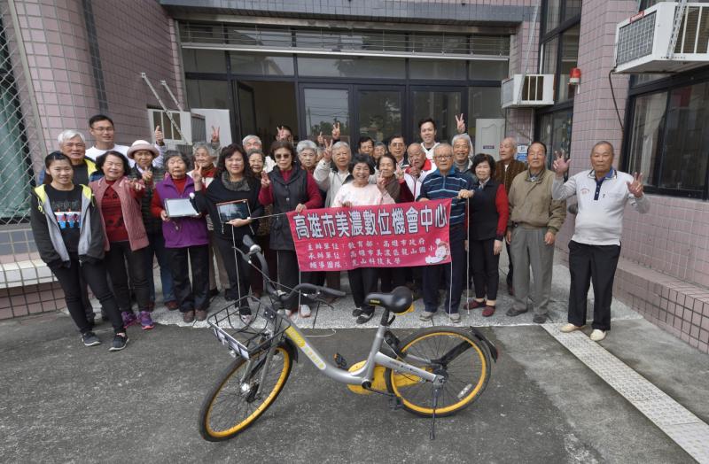 大家一起開心合照