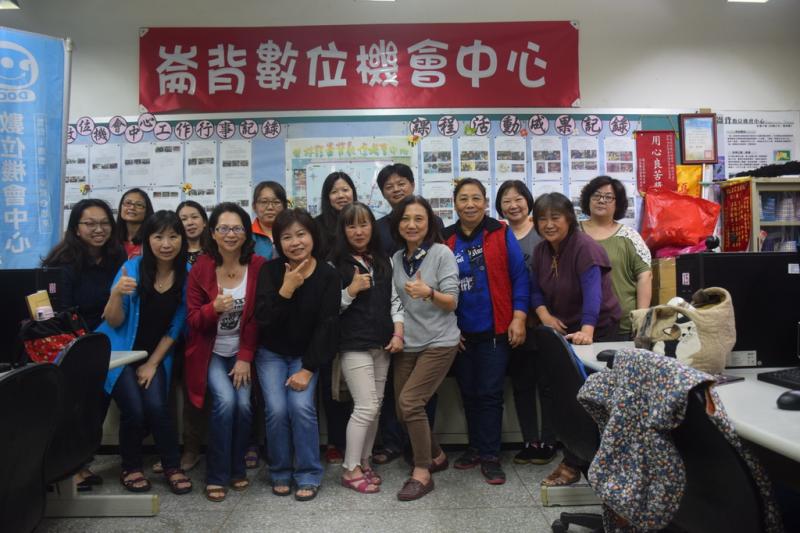 創意i酷卡班學員合影