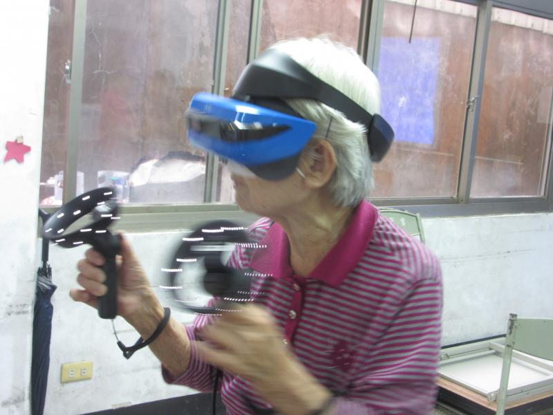 你知道我已97歲了嗎?VR真好玩!