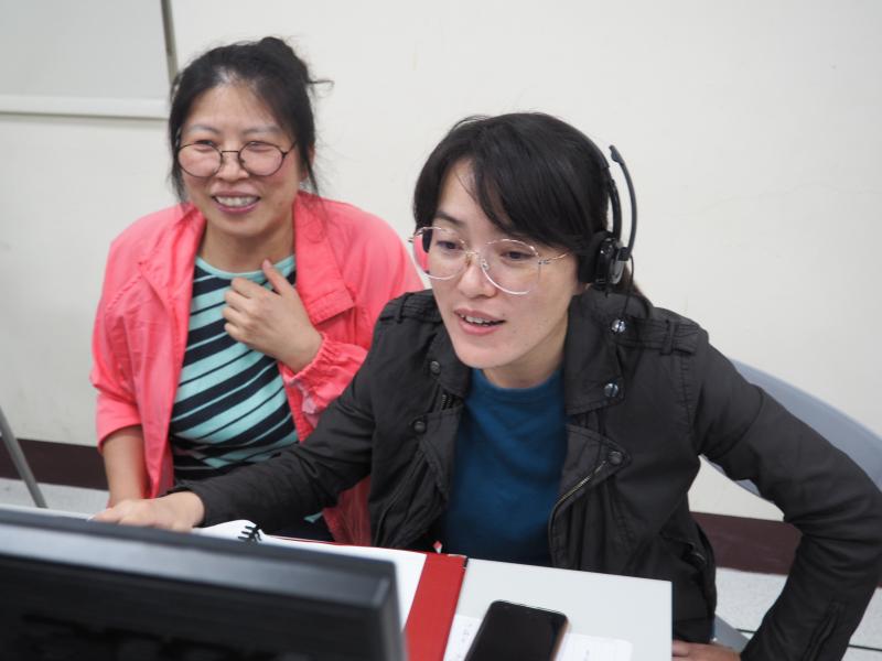 佳芳老師指導學員中