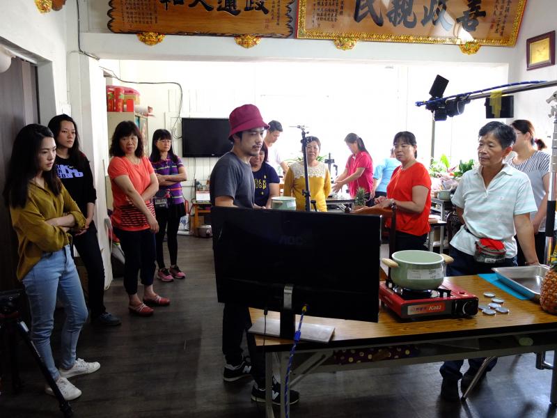 iCook 要拍好    監看畫面不能少-封面照