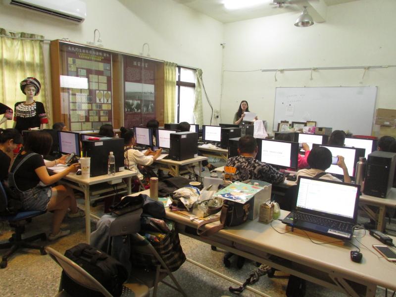 包裝設計實務課程-引起學員對行銷產生更多的好奇心與求知慾-封面照