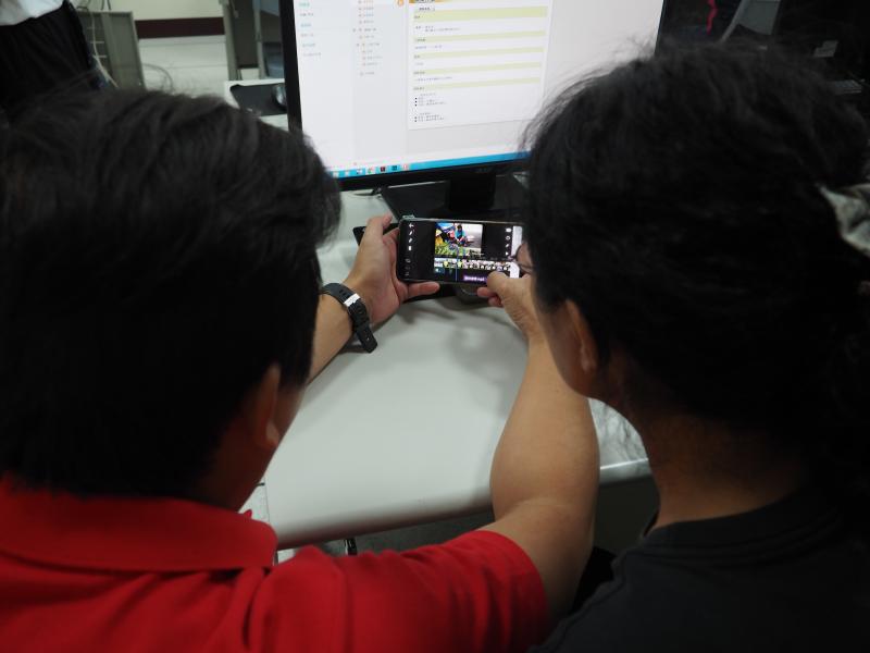 老師教導學員影片的順暢度