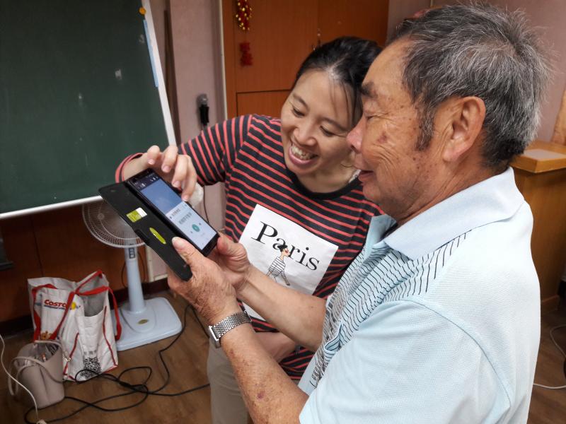 樂齡LINE出好友誼-封面照