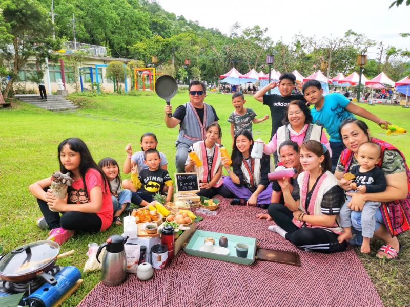 戶外直播介紹在地假日市集  關西 DOC 打造吸睛野餐場景-封面照