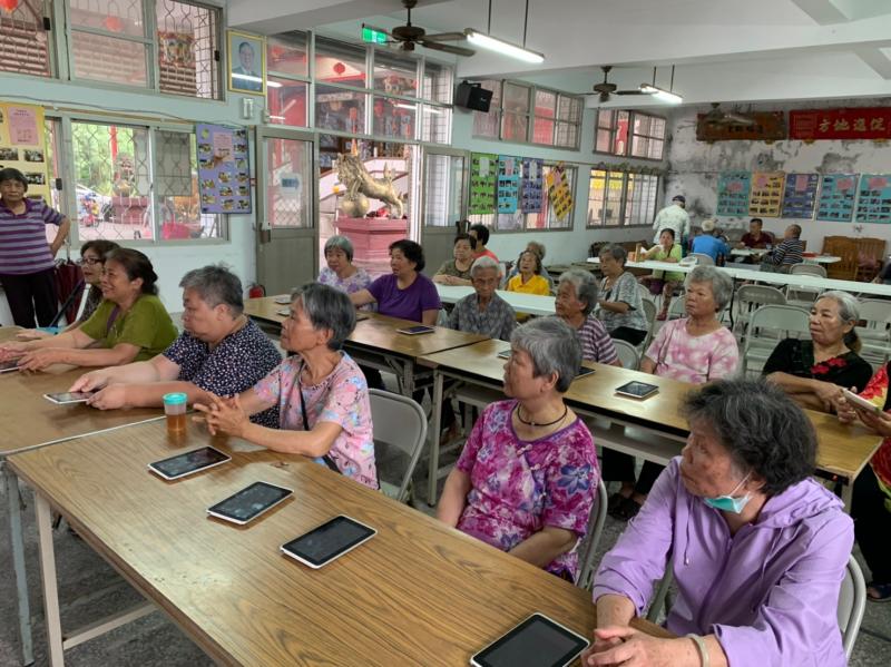 婆婆媽媽跟上科技潮流-封面照